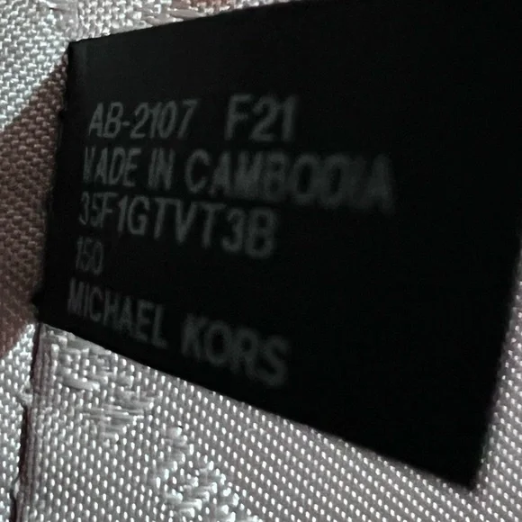 NWT Michael Kors Jet Set Travel Shoulder Bag With MK Print - Picture 5 of 9